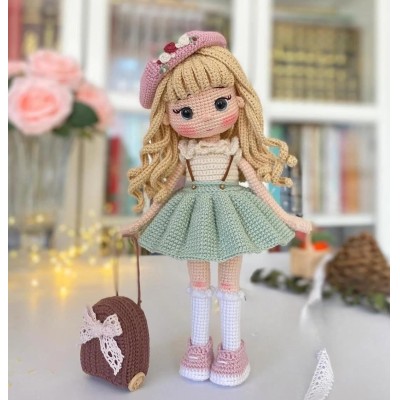 Bambola fatta a mano all'uncinetto Amigurumi Girl regalo carino peluche capelli ricci 10 pollici